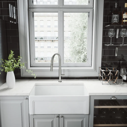 Vigo Greenwich Single-Handle Pull-Down Sprayer Kitchen Faucet in Stainless Steel