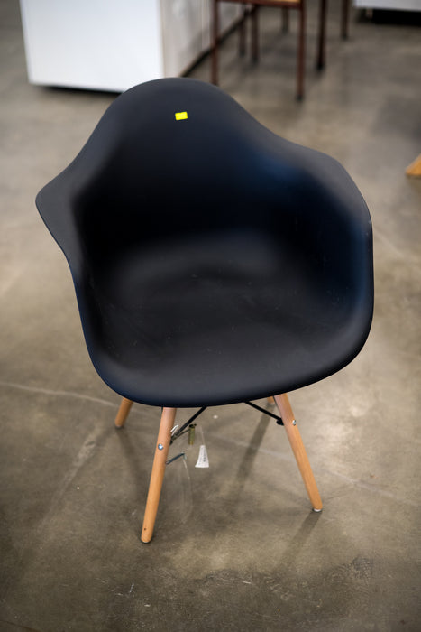 Mod Rounded Black Chair