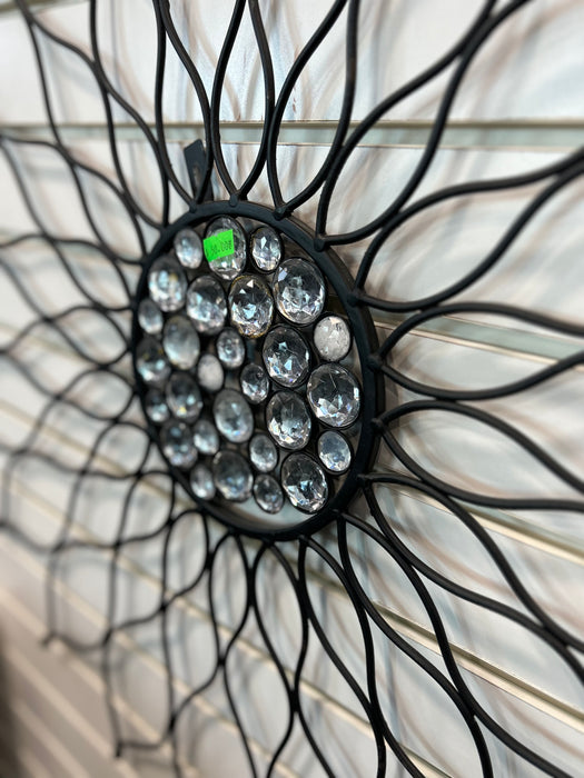 Metal Geometric Flower Artwork – Elegant & Decorative